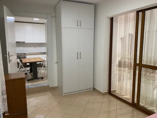 Tirane, jepet me qera apartament 2+1 Kati 3, 68 m² 430 € (KINOSTUDIO)