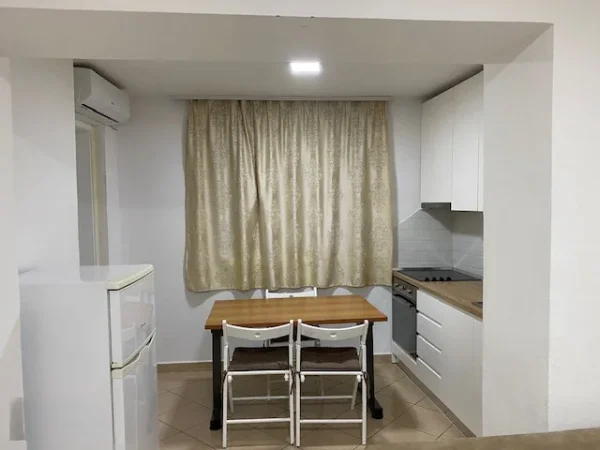 Tirane, jepet me qera apartament 2+1 Kati 3, 68 m² 430 € (KINOSTUDIO)