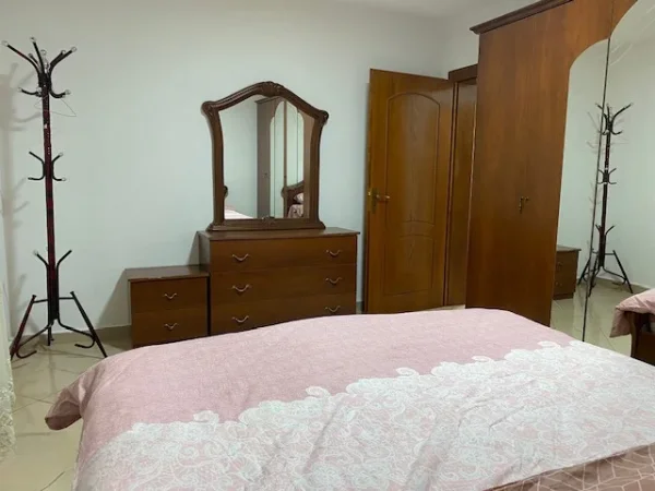 Tirane, jepet me qera apartament 2+1 Kati 3, 68 m² 430 € (KINOSTUDIO)