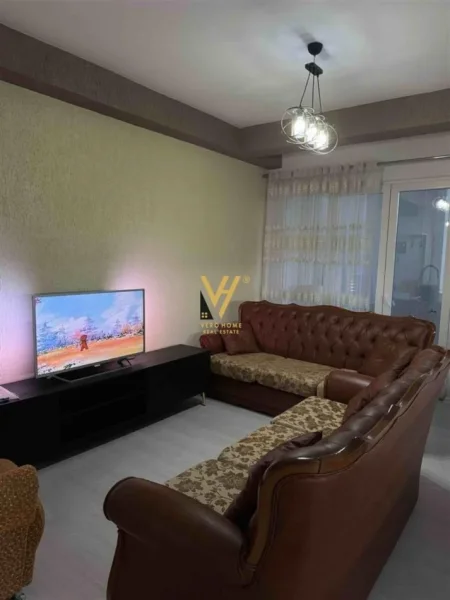 Tirane, jepet me qera apartament 2+1+Ballkon Kati 2, 97 m² 750 € (ISH FUSHA E AVIACIONIT)