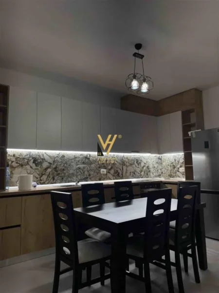 Tirane, jepet me qera apartament 2+1+Ballkon Kati 2, 97 m² 750 € (ISH FUSHA E AVIACIONIT)