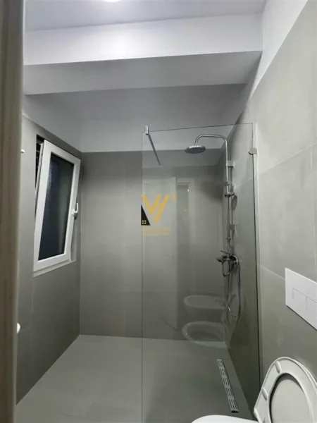 Tirane, jepet me qera apartament 2+1+Ballkon Kati 2, 97 m² 750 € (ISH FUSHA E AVIACIONIT)