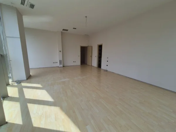 Tirane, shitet ambjent biznesi Kati 3, 52 m² 338.000 € (MYSLYM SHYRI)