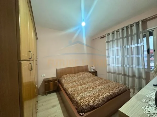 Tirane, jepet me qera apartament 2+1 Kati 7, 69 m² 450 € (Unaza e Re.)