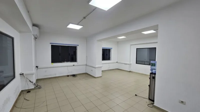 Tirane, jepet me qera zyre Kati 0, 140 m² 900 € (Sheshi Avni Rustemi)