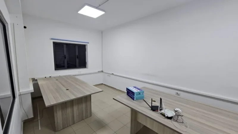 Tirane, jepet me qera zyre Kati 0, 140 m² 900 € (Sheshi Avni Rustemi)