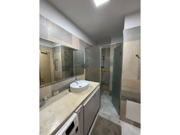 Tirane, jepet me qera apartament 2+1 Kati 4, 77 m² 800 € (Tirana Ring Center, Zogu i Zi)