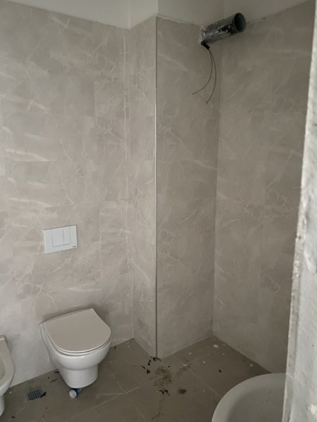 Tirane, shitet apartament 2+1+Ballkon Kati 8, 93 m² 91.000 € (Gryka Kacanikut Univers City)