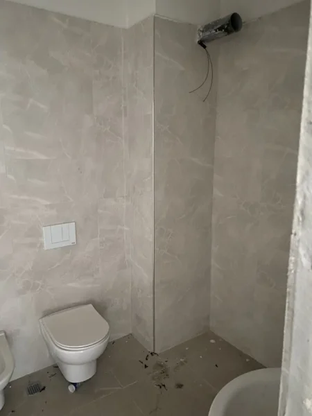 Tirane, shitet apartament 2+1+Ballkon Kati 8, 93 m² 91.000 € (Gryka Kacanikut Univers City)