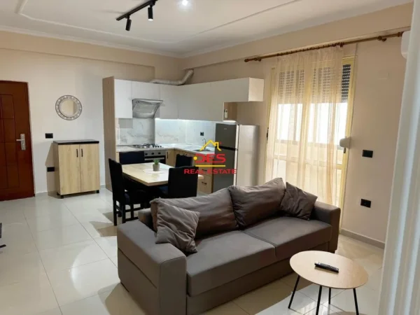 Vlore, jepet me qera apartament 2+1+Ballkon Kati 5, 90 m² 500 € (Rruga Gjergj Arianiti)
