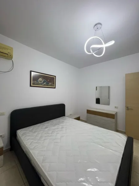 Tirane, jepet me qera apartament 2+1 Kati 1, 106 m² 600 € 