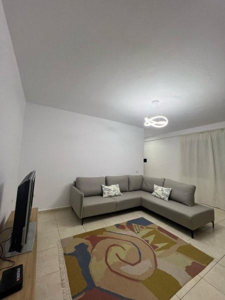 Tirane, jepet me qera apartament 2+1+Ballkon Kati 2, 106 m² 600 € (Pediatria)