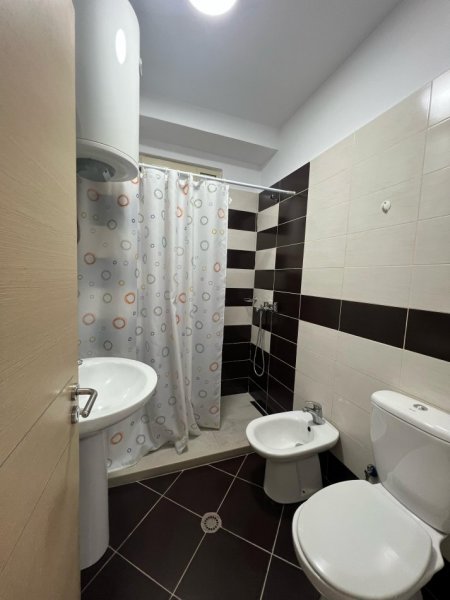 Tirane, jepet me qera apartament 2+1+Ballkon Kati 2, 106 m² 600 € (Pediatria)