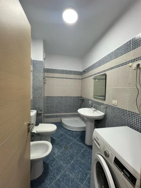 Tirane, jepet me qera apartament 2+1+Ballkon Kati 2, 106 m² 600 € (Pediatria)