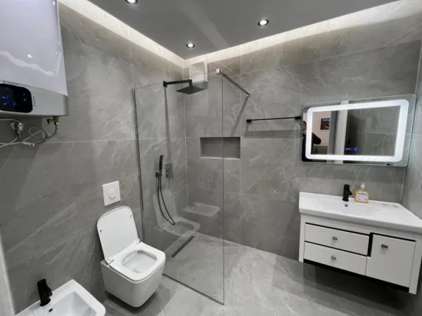 Tirane, jepet me qera apartament 1+1+Ballkon , 80 m² 600 € (Tek Zogu i Zi perballe karburant Gazheli)
