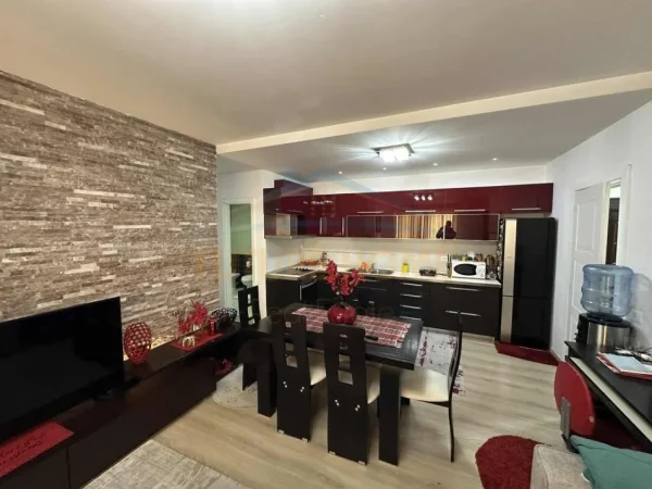 Tirane, jepet me qera apartament 2+1 Kati 3, 95 m² 550 € (Unaza e Re)
