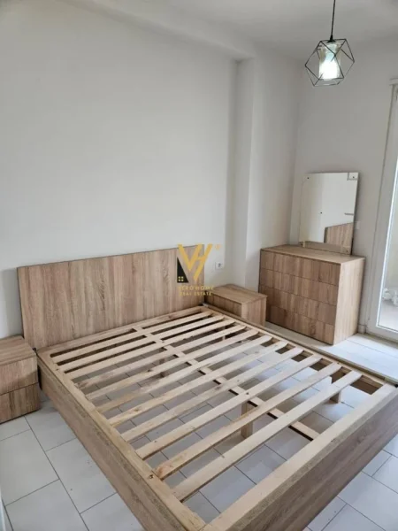 Tirane, jepet me qera apartament 1+1+Ballkon Kati 10, 60 m² 500 € (GOLDEN PARK)