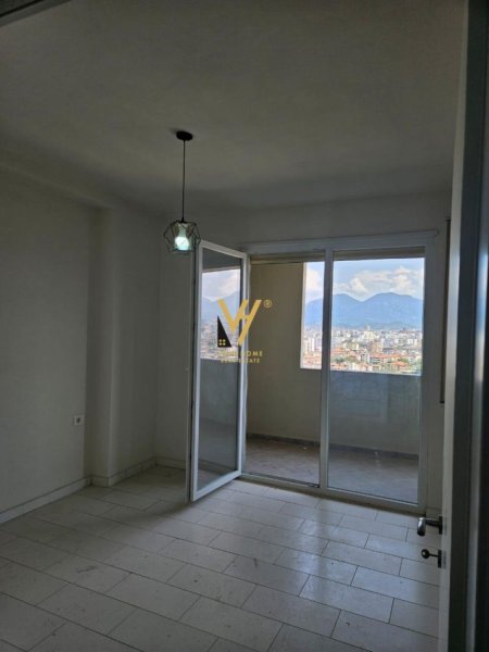 Tirane, jepet me qera apartament 1+1+Ballkon Kati 10, 60 m² 500 € (GOLDEN PARK)