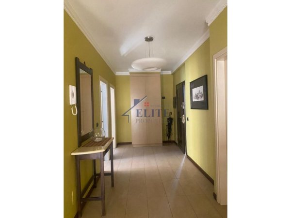 Tirane, jepet me qera apartament 2+1+Ballkon Kati 5, 120 m² 850 € (Pazari i Ri)
