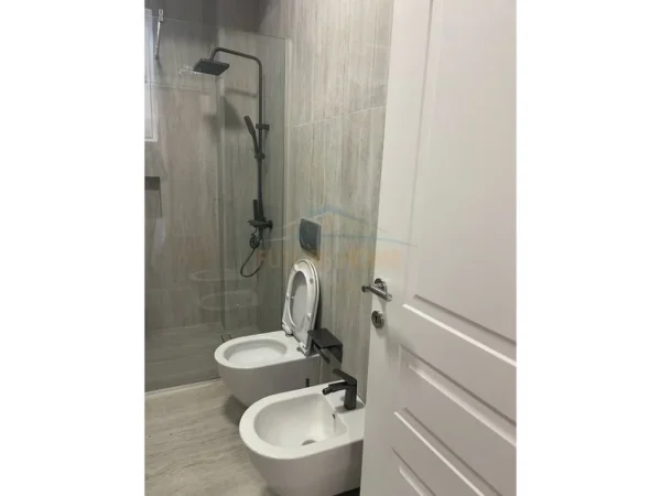 Tirane, jepet me qera apartament 1+1 , 65 m² 650 € (Bulevardi Zogu I)