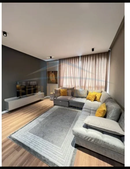 Tirane, jepet me qera apartament 2+1+Ballkon Kati 5, 100 m² 750 € (Artan lenja)
