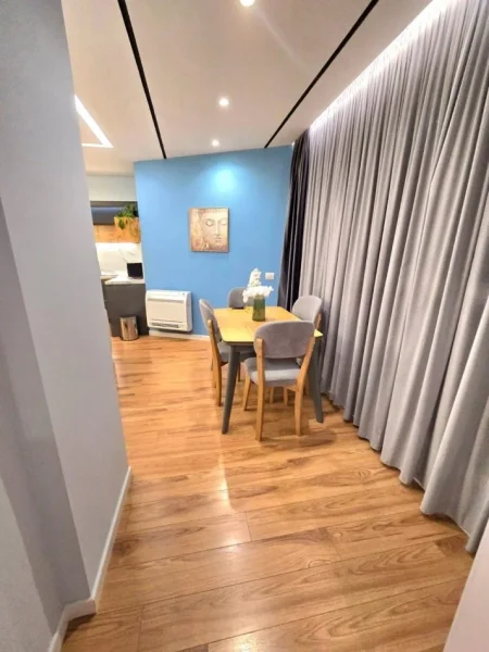 Tirane, jepet me qera apartament 2+1+Ballkon Kati 4, 90 m² 650 € (Hamdi sina)