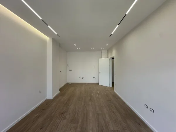 Tirane, shitet apartament 1+1+Ballkon Kati 5, 74 m² 135.000 € (Rruga e Dafinave)