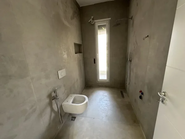 Tirane, shitet apartament 1+1+Ballkon Kati 5, 74 m² 135.000 € (Rruga e Dafinave)