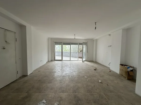 Tirane, shitet apartament duplex 2+1+Ballkon Kati 3, 168 m² 295.000 € (Rruga Selita e Vjeter)