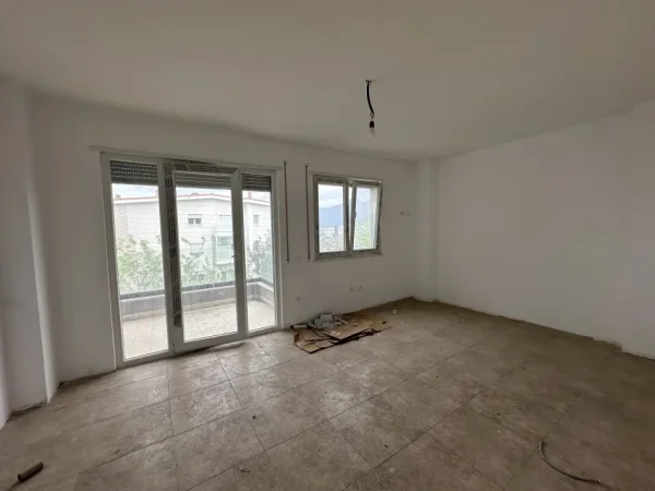 Tirane, shitet apartament duplex 2+1+Ballkon Kati 3, 168 m² 295.000 € (Rruga Selita e Vjeter)