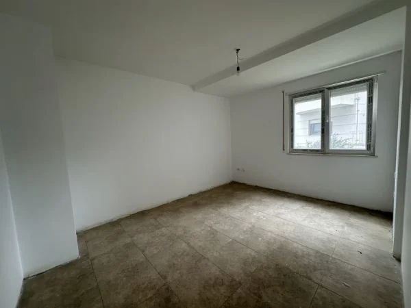 Tirane, shitet apartament duplex 2+1+Ballkon Kati 3, 168 m² 295.000 € (Rruga Selita e Vjeter)