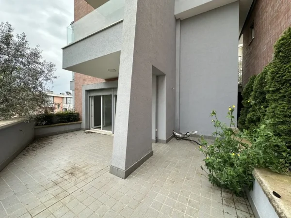Tirane, shitet apartament duplex 2+1+Ballkon Kati 3, 168 m² 295.000 € (Rruga Selita e Vjeter)