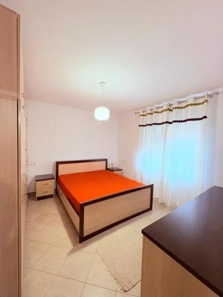 Tirane, jepet me qera apartament 1+1+Ballkon Kati 3, 60 m² 500 € (Rruga e Elbasanit ,Xhamia e Tabakve)