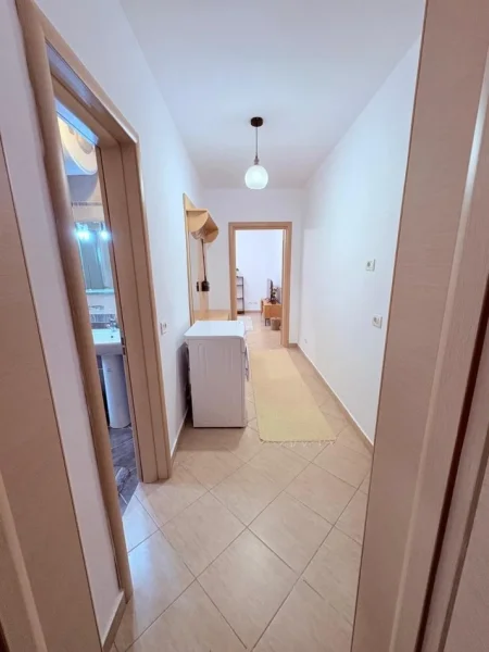 Tirane, jepet me qera apartament 1+1+Ballkon Kati 3, 60 m² 500 € (Rruga e Elbasanit ,Xhamia e Tabakve)