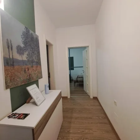 🏠 JEPET ME QERA APARTAMENT 1+1 TEK PALLATET AGIMI NE BLLOK TE TIRANES. Kati 2, 70 m² 650 € ( JEPET ME QERA APARTAMENT 1+1 TEK PALLATET AGIMI NE BLLOK TE TIRANES.)