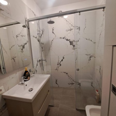 Tirane, jepet me qera 1+1 Kati 2, 70 m² 650 € ( JEPET ME QERA APARTAMENT 1+1 TEK PALLATET AGIMI NE BLLOK TE TIRANES.)