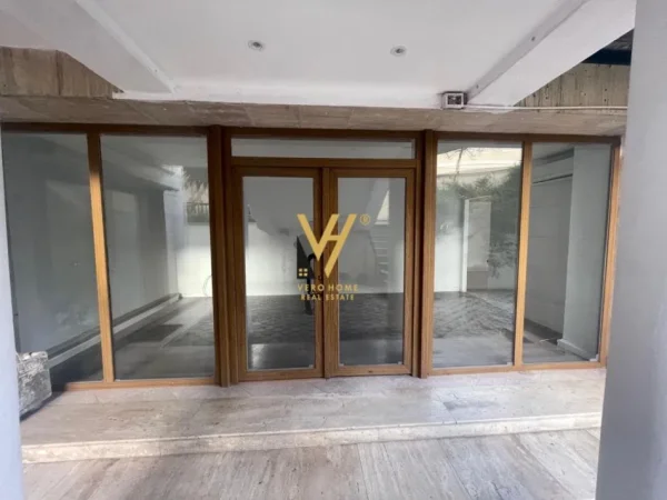 Tirane, jepet me qera ambjent biznesi Kati 0, 160 m² 2.000 € (PAZARI RI)
