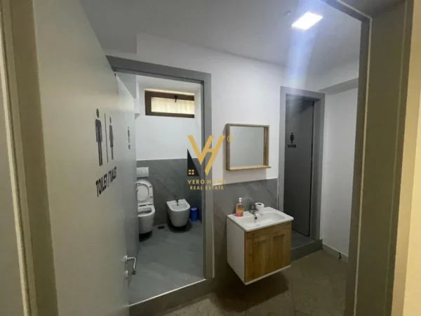 Tirane, jepet me qera ambjent biznesi Kati 0, 160 m² 2.000 € (PAZARI RI)