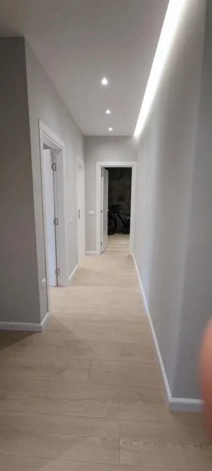 Tirane, jepet me qera zyre Kati 2, 120 m² 1.300 € (Komuna e Parisit)