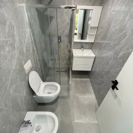 Tirane, jepet me qera apartament 1+1+Ballkon Kati 2, 55 m² 550 € (Bulevardi i Ri)