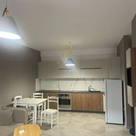 Tirane, jepet me qera apartament 2+1+Ballkon Kati 6, 102 m² 600 € (Astir)