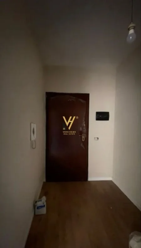 Tirane, jepet me qera zyre Kati 6, 80 m² 800 € (QENDER)