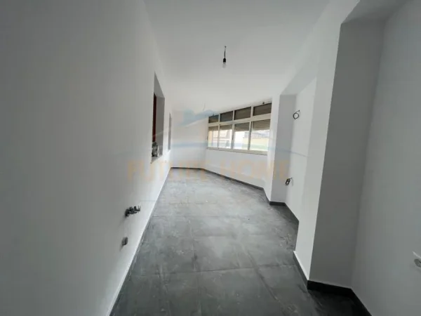 Tirane, shes apartament 2+1+Ballkon Kati 2, 96 m² 235.000 € (Pazari i Ri)