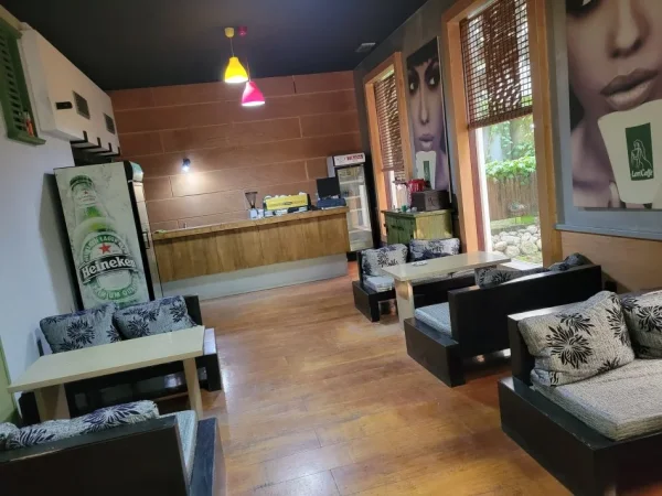 Tirane, jepet me qera ambjent biznesi Kati 0, 800 m² 1.100 € (Fresk)