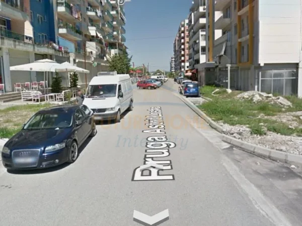 Tirane, shes apartament 1+1+Ballkon Kati 4, 50 m² 93.000 € (Unaza e Re)