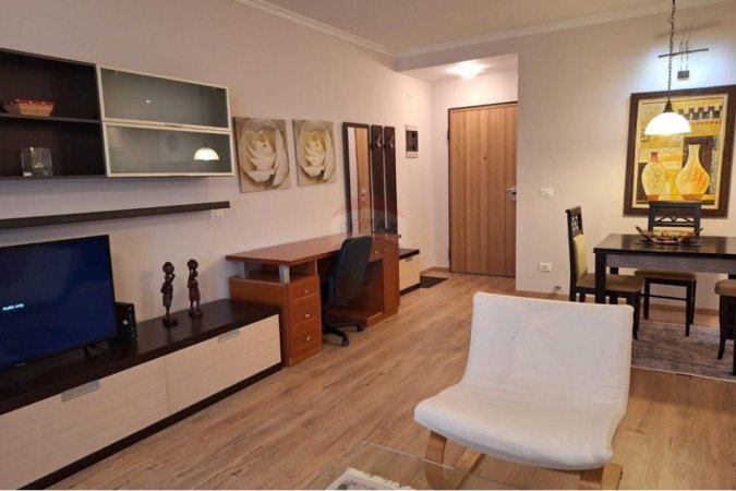 jepet me qera 2+1 Kati 5, 102 m² 850 € (Rruga Sami Frasheri)