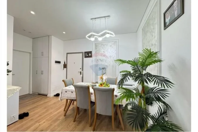 Tirane, jepet me qera apartament 1+1+Aneks+Ballkon Kati 3, 79 m² 600 € (Fusha e Aviacionit)