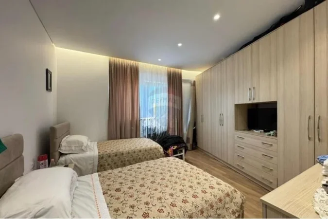 Tirane, jepet me qera apartament 1+1+Aneks+Ballkon Kati 3, 79 m² 600 € (Fusha e Aviacionit)