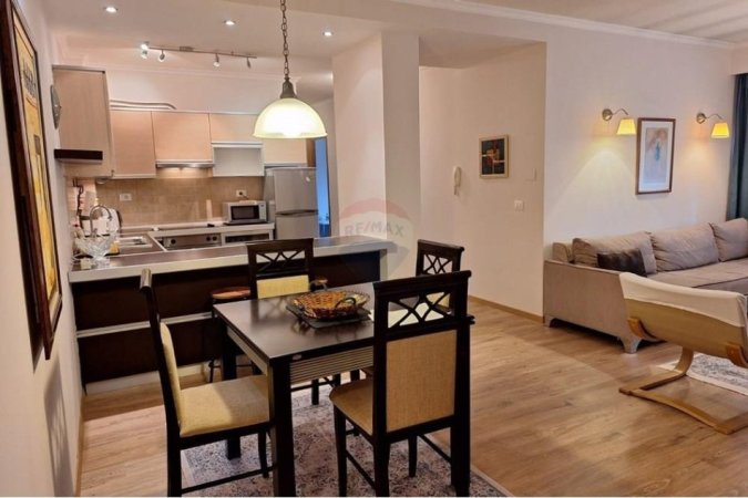 jepet me qera 2+1 Kati 5, 102 m² 850 € (Rruga Sami Frasheri)