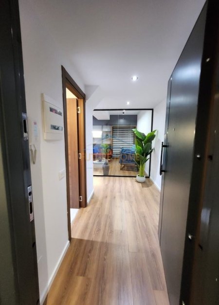 Tirane, jepet me qera zyre Kati 11, 67 m² 1.000 € (Rruga e Kavajes)